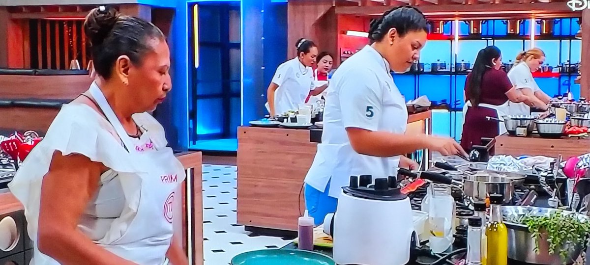 MagiRiveroki's tweet photo. Quién más piensa que su mamá de flor se parece a doña Clarita? 🤭
#MasterChefMx https://t.co/5y7wq3ChK5
