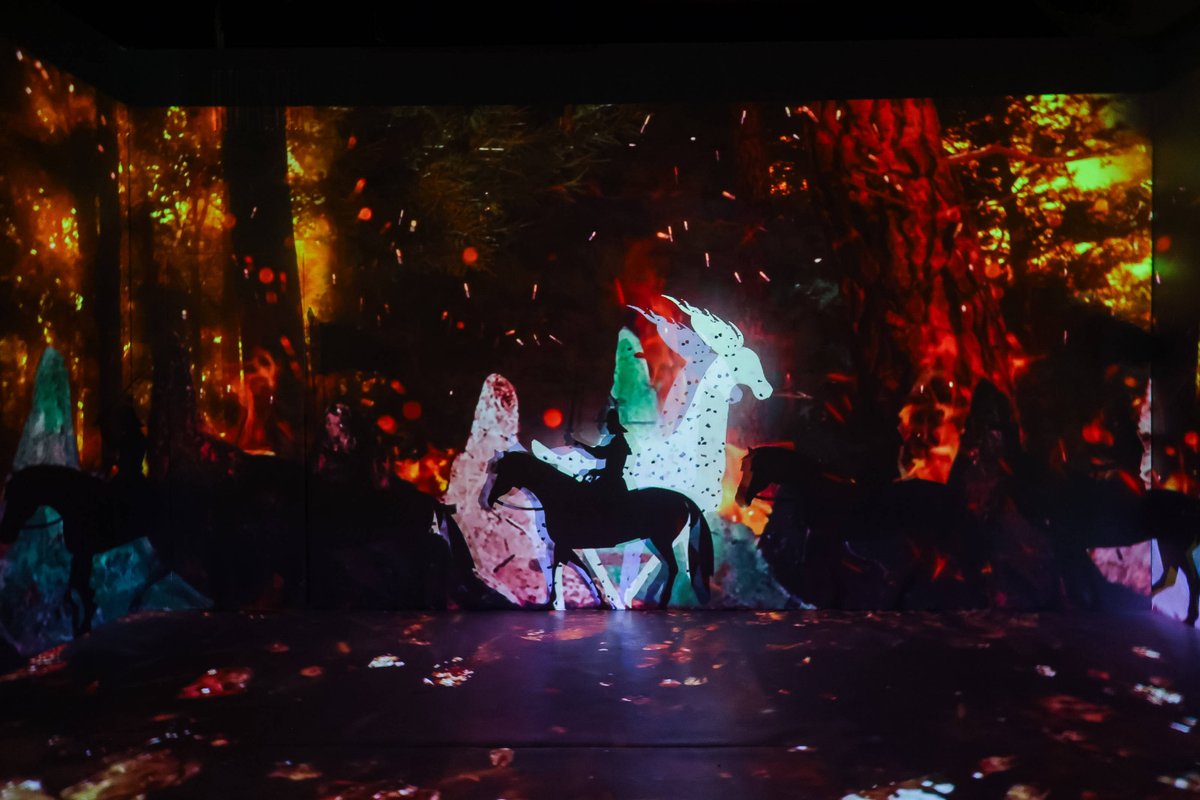 haktannxd's tweet photo. Step into tomorrow’s immersive art exhibit tonight—vibrant light installations blend with interactive digital art to spark creative joy! Don’t miss this one-of-a-kind sensory adventure.， https://t.co/0pB3UJqrtF