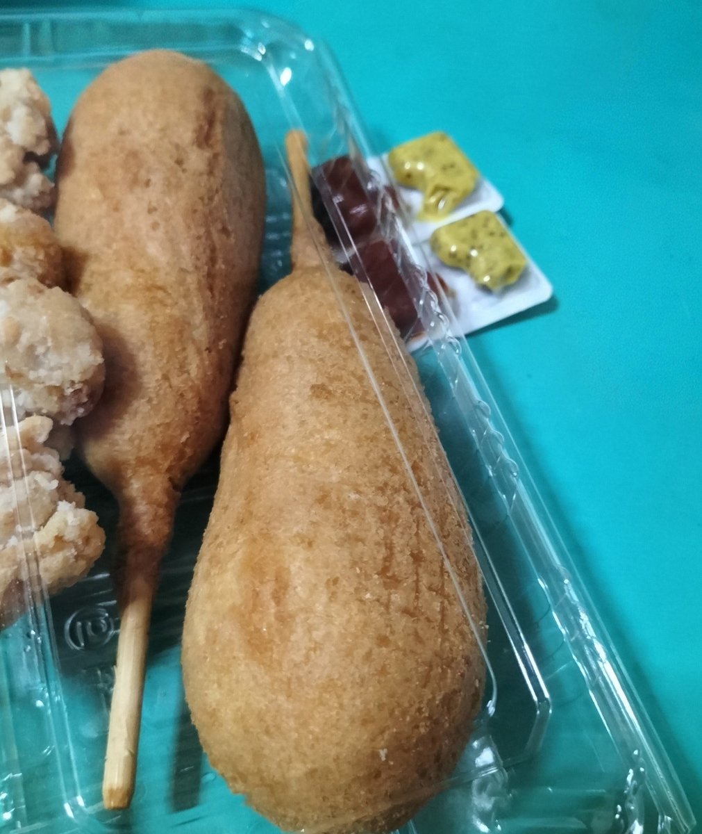 Poor_hell's tweet photo. ちょっとした用事で出掛けただけでも汗だくになってしんどい。早くシャワーを浴びたい。そして念願だったアメリカンドッグを食したい🤤 https://t.co/2T9JBvk8HR