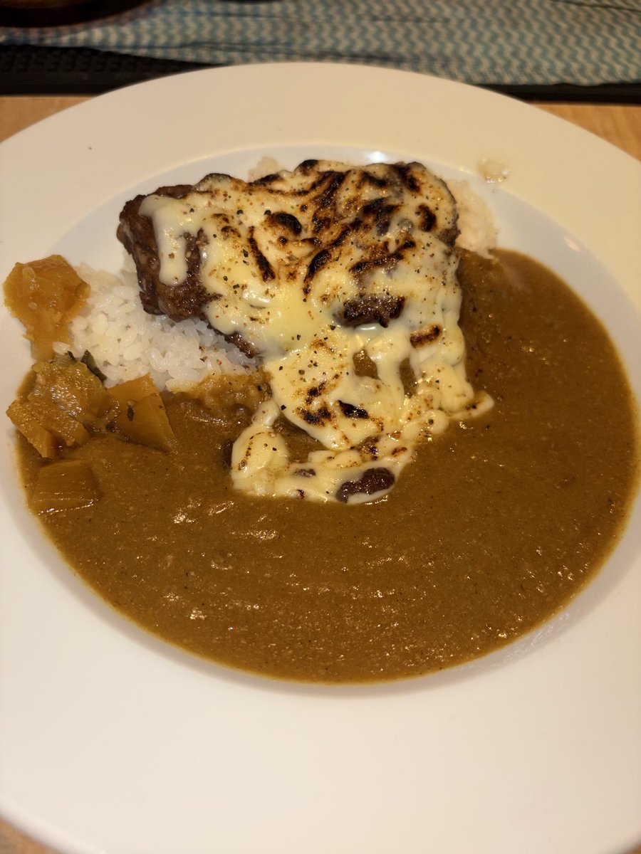 gomashioya's tweet photo. 今日は、川越にある
『カレーのらすとちゃんす』で…
久々のスペチーカレーの小盛🍛
カレー屋さんなのにカレー以外を食べてた…🤣　やっぱり美味しい😋
#カレーのらすとちゃんす #川越　#カレー #ここ #休み　#スペアリブ #スペチーカレー https://t.co/ZhXc81X5m5