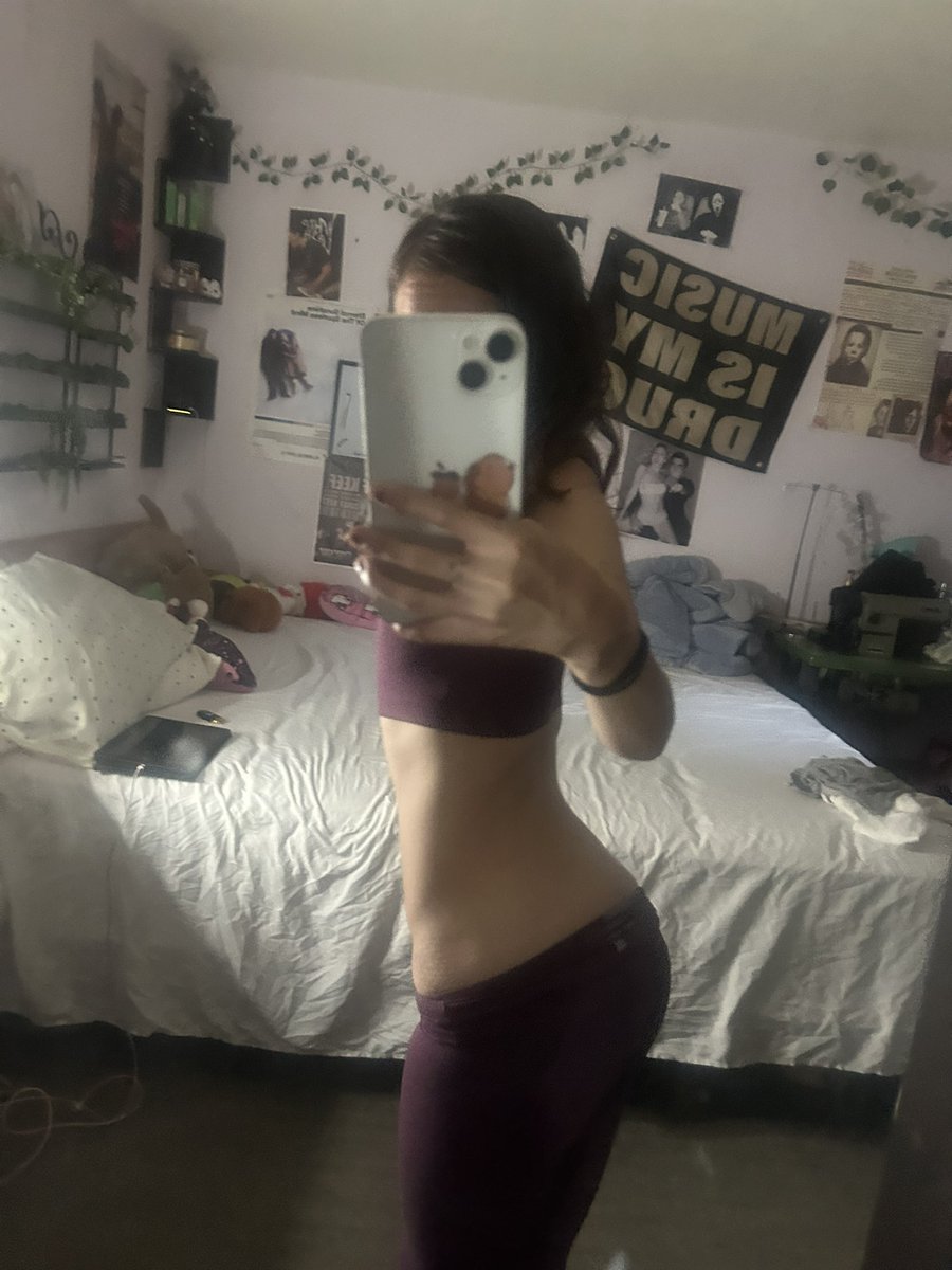 ibuprofenfien's tweet photo. wake up and get money thats all ik https://t.co/pn4hEMKURB