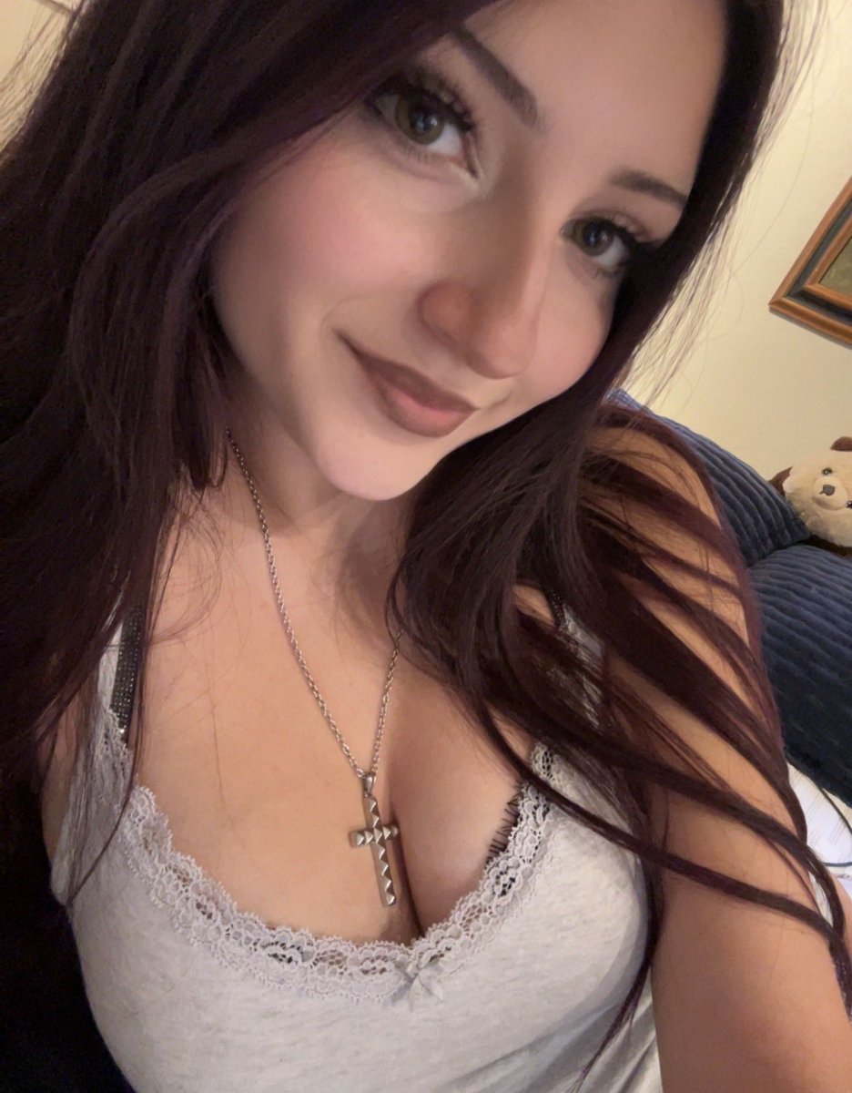 niccaayer's tweet photo. i can't flirt but i can be your crazy hot ex that you never forget 😍 https://t.co/zmOikblSrD