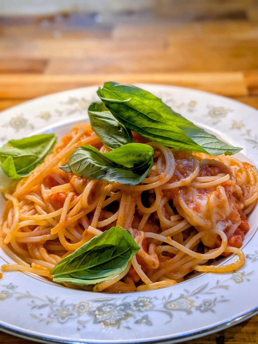 padellatura's tweet photo. こんにちは😀

日替パスタは「モッツァレラチーズとバジルのトマトソース」
お料理ランチは「白身魚のフリット」です🤗

定休　月曜夜、火曜日

8月　28(金)
９月4(金)、11(金)、25(金)
は臨時休業です

よろしくお願いします😌 https://t.co/UXLMf396TS