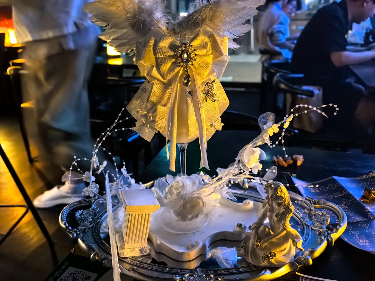 maolaimu's tweet photo. 和一个超漂亮的药娘���姐去喝酒惹，第一次去酒吧氛围很好酒很好喝 #男娘 #femboy #洛丽塔 https://t.co/FskorarHe5