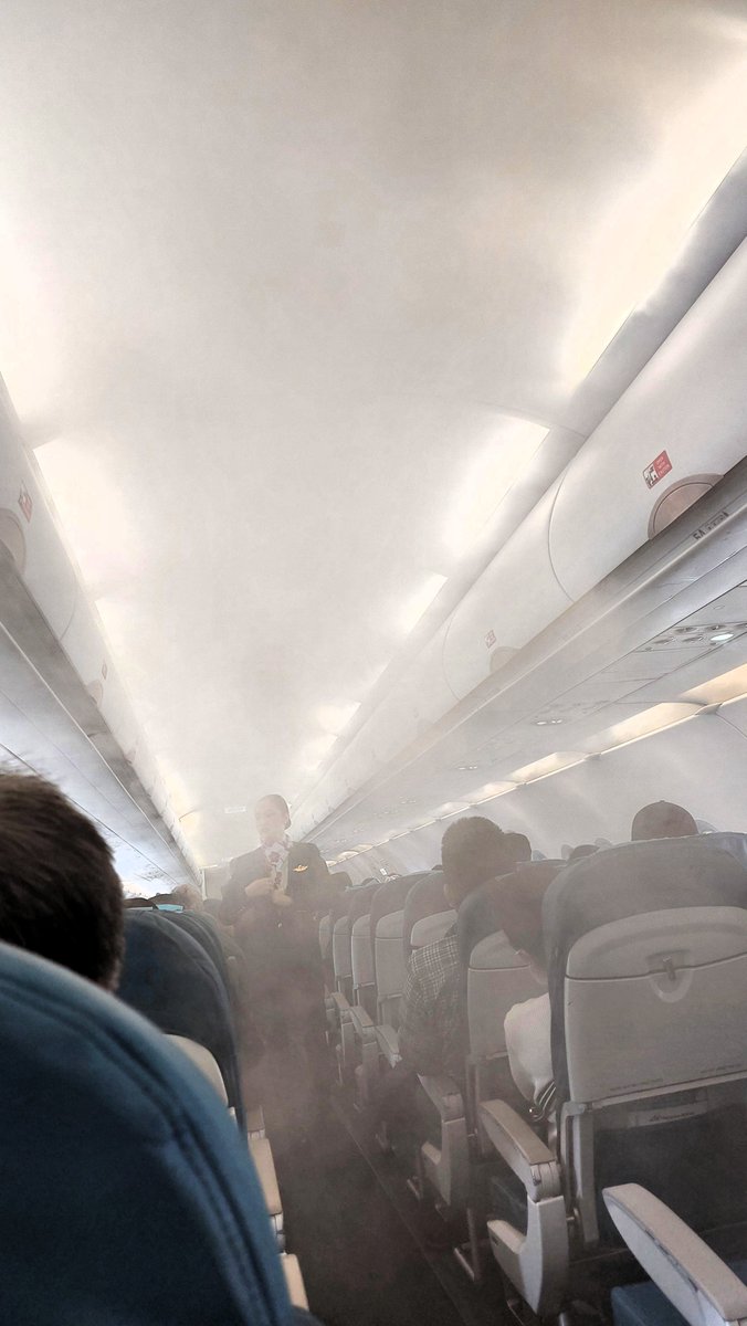 josereyalo's tweet photo. @DailyPicTheme2 When the #Overhead vents decide to add a little drama. ✈️🌫️
No emergency—just ordinary cabin mist catching the light. 😎
#dailypicturetheme https://t.co/iayS0Bse03