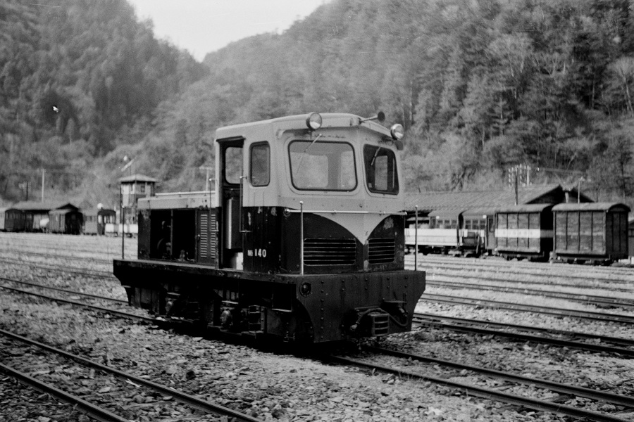 SKW762_KAZUKI's tweet photo. 大変ご無沙汰しております。
久しぶりの投稿です。

自ブログにて50年前の木曽森林鉄道の訪問時の写真を公開しました。
まずは半世紀前の1976年の春のお話です。
絶賛更新中ですので(笑)、もしよろしければご覧ください。

https://t.co/neebALgqz0 https://t.co/KOUbXjkUea