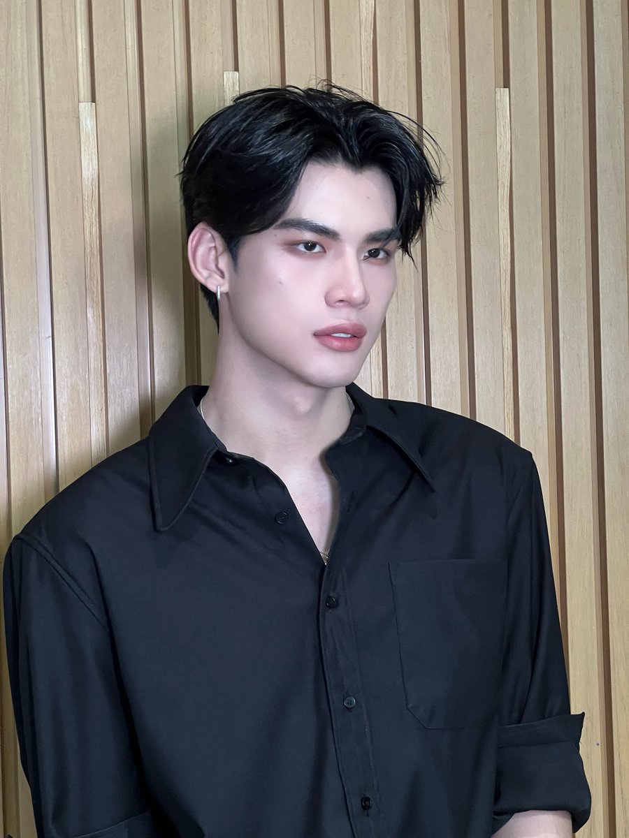 Yolo_oWoo's tweet photo. พ่อตา                                       ลูกเขย https://t.co/BFsfOTkBJ0