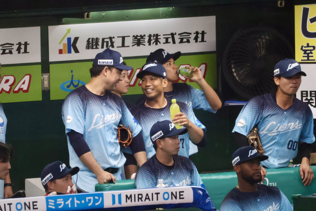 shisoninniku_51's tweet photo. 試合始まる直前数人に声かけてたくわさん
すごい素敵なだなあと思っていた

 #桑原将志 選手 https://t.co/d5sdkfFaFq