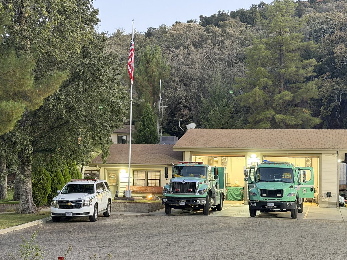 Angeles_NF's tweet photo. #RedFlagWarning

NWS Los Angeles’ “Red Flag Warning” remains in effect until 3 p.m. on Friday.

The Angeles National Forest remains at a high state of readiness with additional firefighters prepositioned, ready to respond to reported fires.

If you see something, say something. Report any sign of smoke or fire immediately by dialing 9-1-1.

Tonight’s photo highlights the Oak Flat Fire Station which sits along Interstate 5 above Templin Highway. Interstate 5 is the primary north-south economic and transit backbone of California.

@NWSLosAngeles @ReadyLACounty