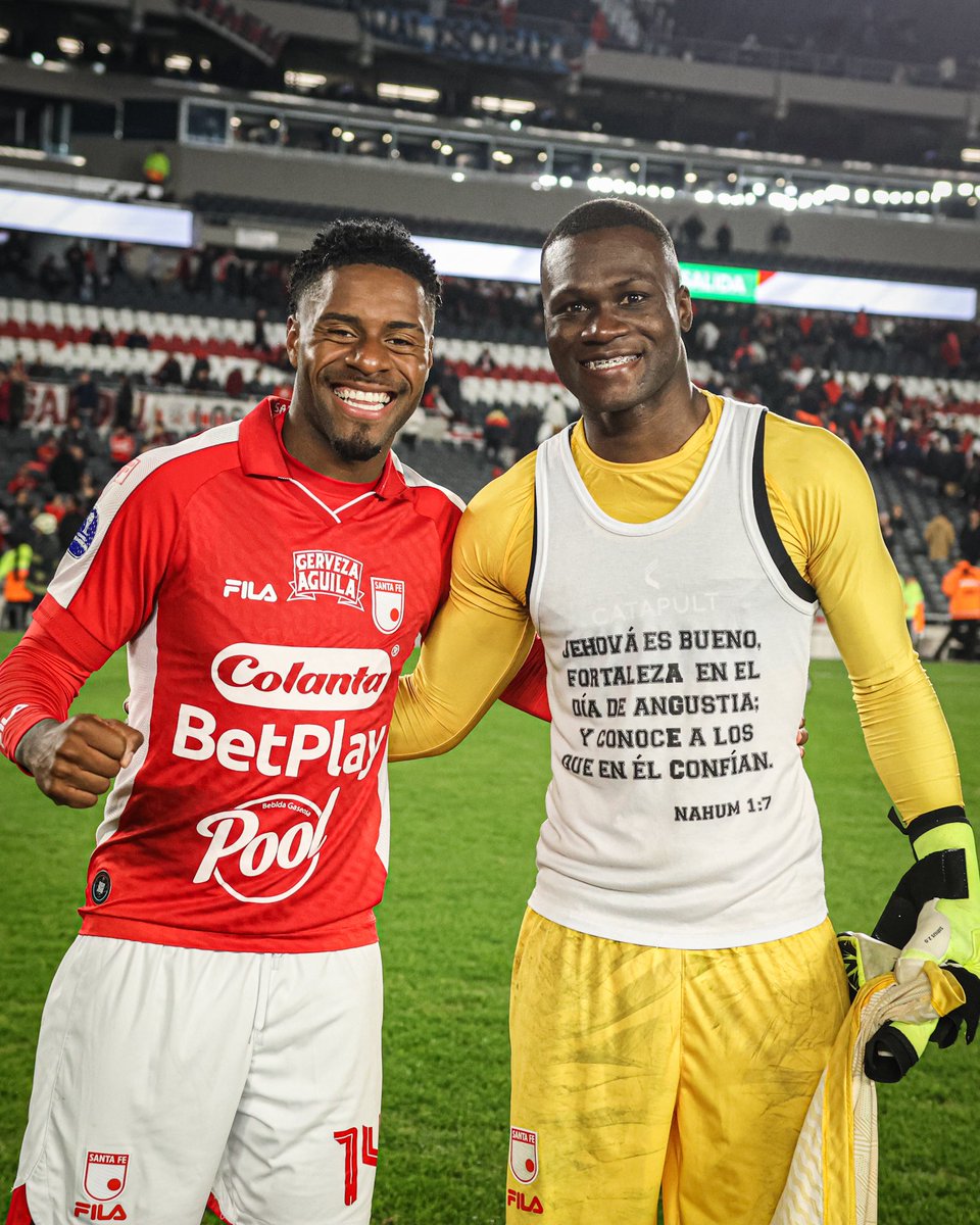 SantaFe's tweet photo. La Santa FE 🇮🇩 y el guardián de una noche Monumental e inolvidable 🏆 

Weimar Asprilla 🔥🧤❤️ https://t.co/PypzDHUrCR