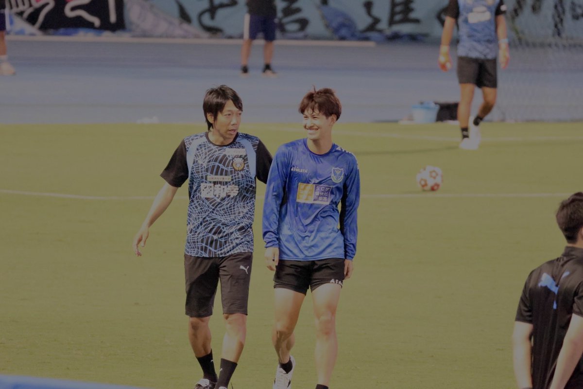 II_st12's tweet photo. 太陽さんアップ終わりに憲剛さんに挨拶しに行ってた😭
 #栃木SC  #五十嵐太陽 選手 https://t.co/7oq6pvy0ek