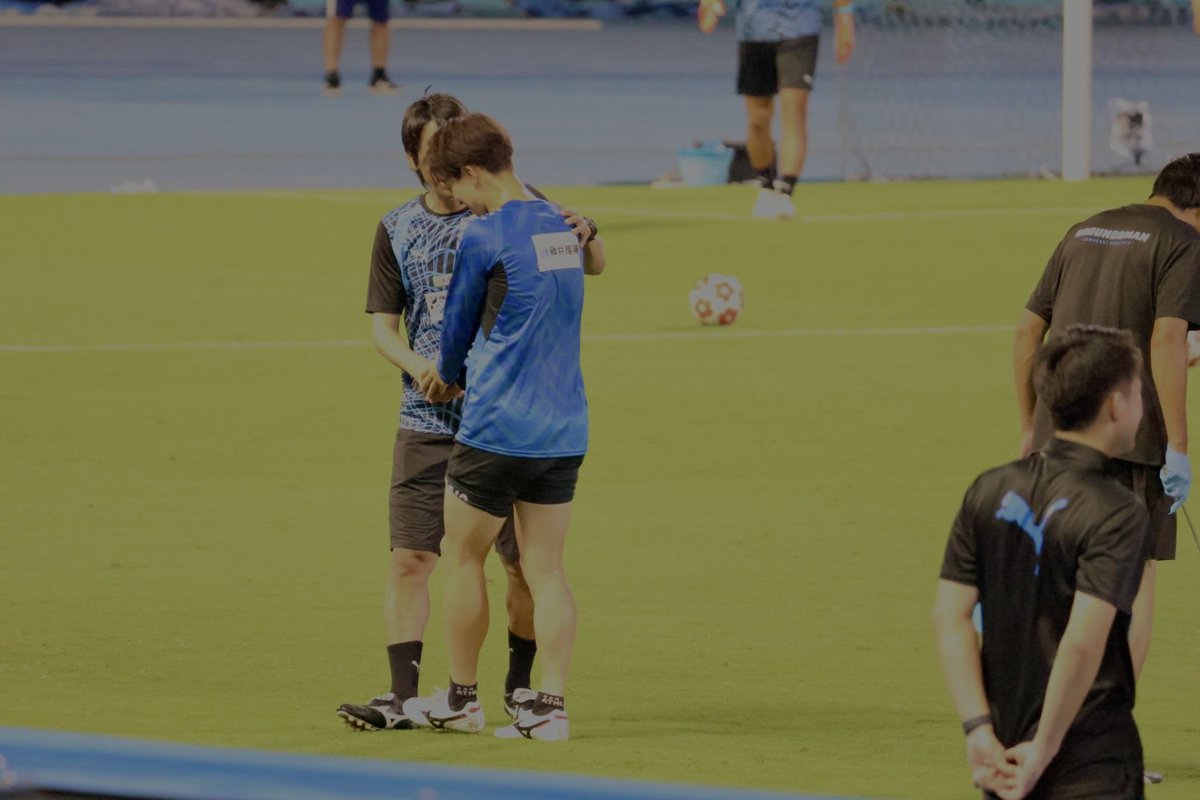II_st12's tweet photo. 太陽さんアップ終わりに憲剛さんに挨拶しに行ってた😭
 #栃木SC  #五十嵐太陽 選手 https://t.co/7oq6pvy0ek