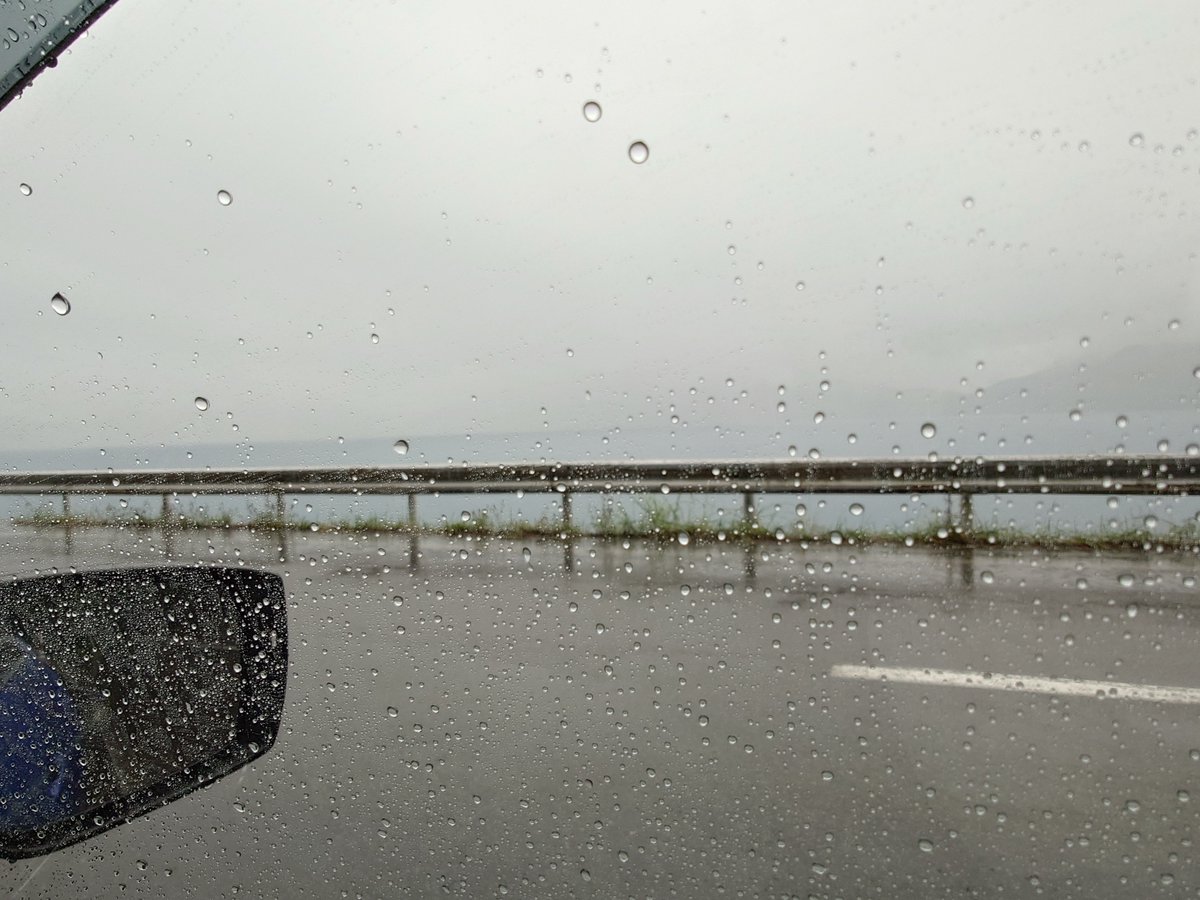 halbelt_p's tweet photo. 田沢湖
雨で対岸が見えない https://t.co/IjJ6006D9K