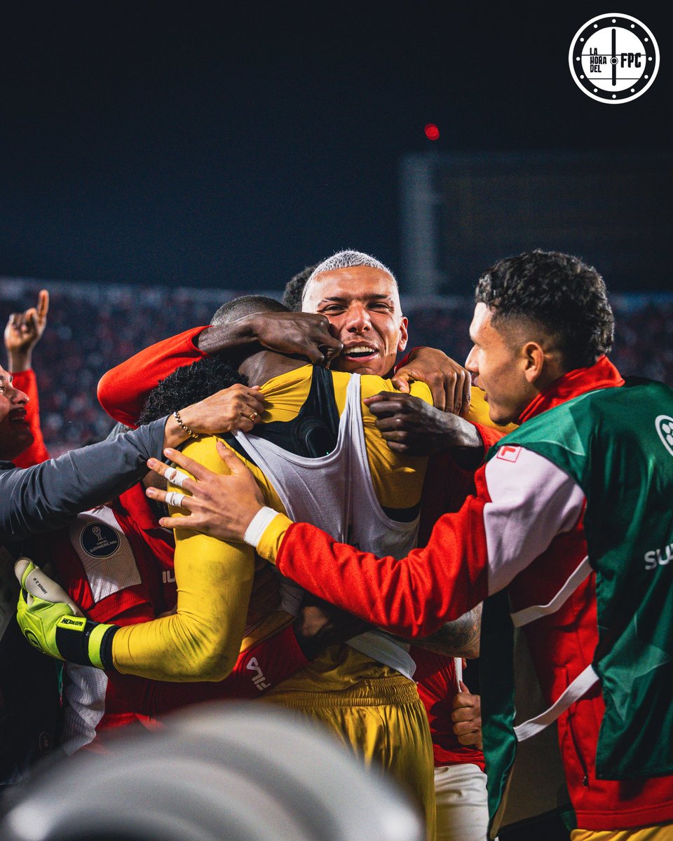 MauricioDuque0's tweet photo. 📸 GRACIAS @SantaFe POR ESTA HERMOSA NOCHE MONUMENTAL 🦁❤️🤍 https://t.co/ES0jwXKOTY