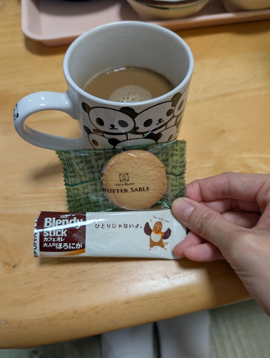 wanda_amnos's tweet photo. 今日のオヤツ🍪☕️

今日は仲良い人と3人でごはん🍛
楽しいヾ(*´∀｀*)ﾉ https://t.co/MTc6nA9OHo