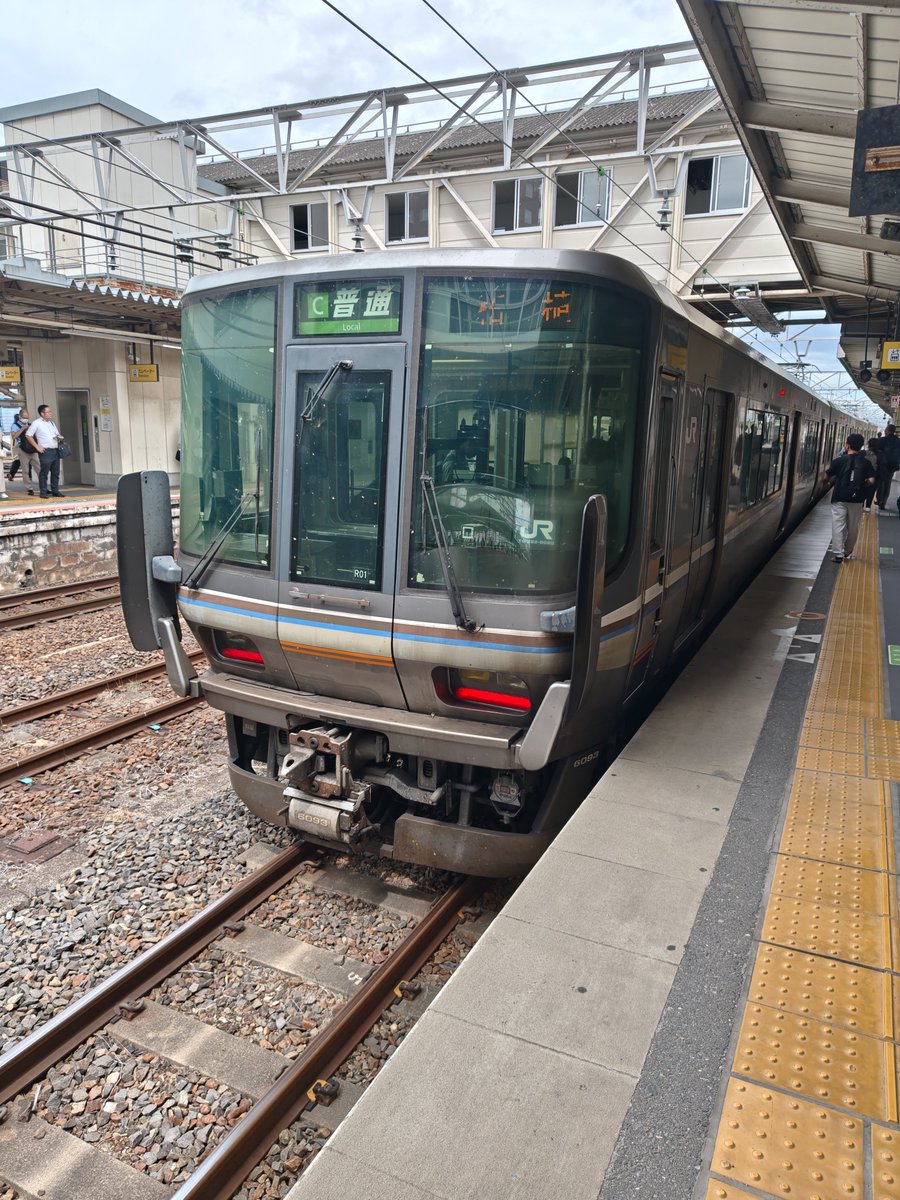 2615_Inadera's tweet photo. 6年半ぶりの草津線。
未だに抹茶色のイメージしかないから223が担当してるの違和感すごいな… https://t.co/6Lg4oe23Wx