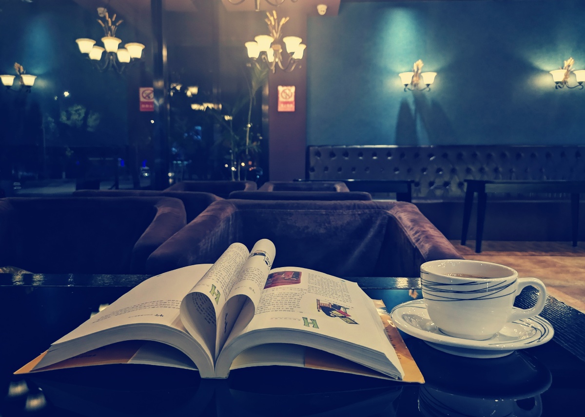 naditahh's tweet photo. Just finished The Midnight Library—what a stunning reminder that every choice shapes who we become. Can’t stop thinking about its powerful message about second chances and living fully!， https://t.co/HnxiSnQLf2