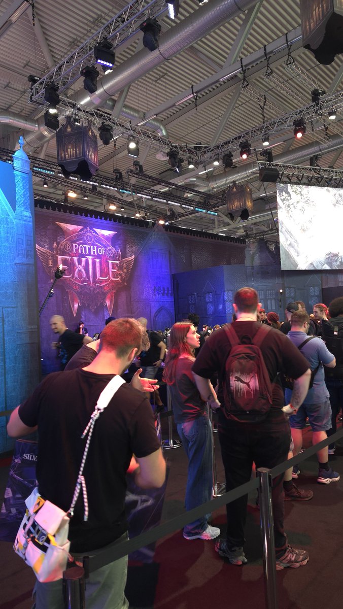 pathofexile's tweet photo. We're open and ready to 🗡! #gamescom https://t.co/n4ZFNJhb5b