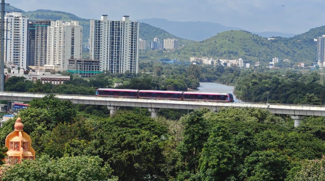 w_karve's tweet photo. #Pune #Metro #PuneMetro #Railway #Train #PMRDA #Hinjawadi #Wakad #Balewadi #Shivajinagar #IT #Park
Pune Metro Line 3 Trains are Running.
Is "waiting for inauguration" an excuse to buy time to get metro stations and public facilities ready...? https://t.co/v6cnpqwsbY