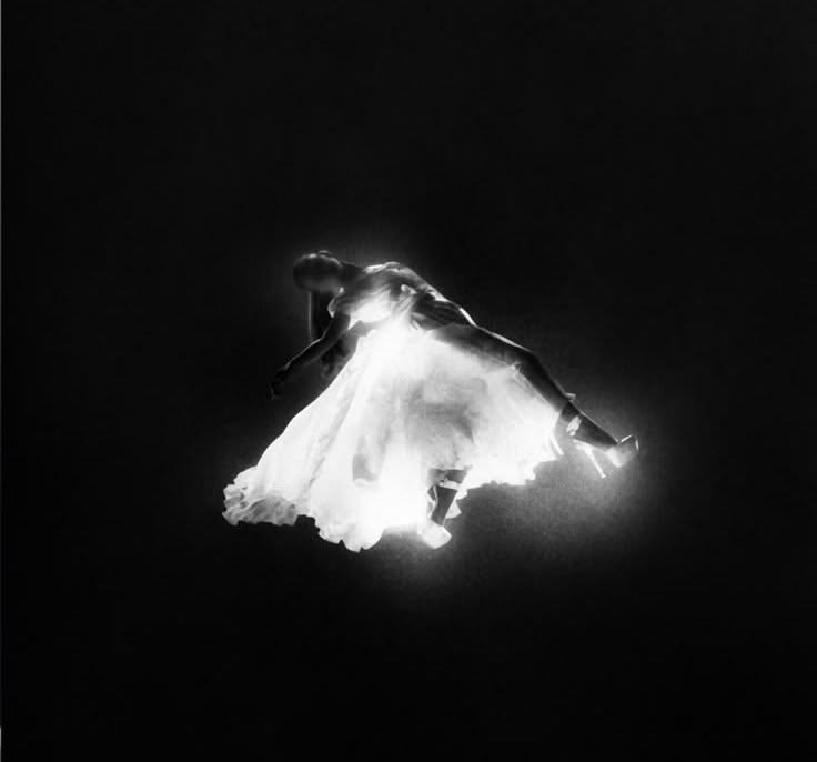 arianaaHQ's tweet photo. it's @vmas power hour, meaning you get to double the votes for 1 hour ꕤ｡˚⋆

vote ariana grande for: 
♡ video of the year
♡ artist of the year
♡ best pop

vote here: https://t.co/FXmLNaN106 https://t.co/ZrtHOmWX5p