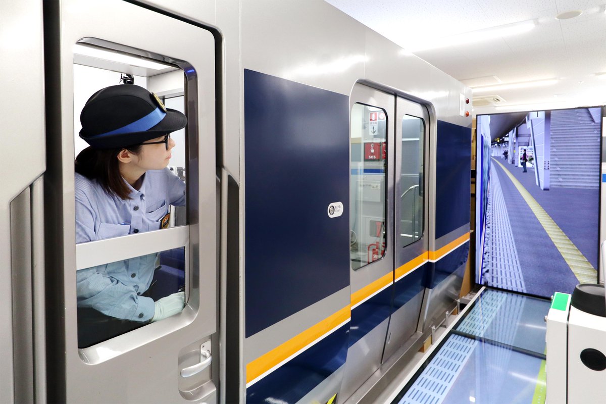 railil_app's tweet photo. /
「サンライズ絶対乗ります！」
編集部ソラチさんに聞く「車掌」のお仕事
\

現役車掌としての経験をコラムで伝えてくれている”編集部ソラチ”さん😊

実は所属する乗務員区で女性車掌として、”サンライズ出雲・瀬戸”への乗務した第1期生であり、普段はJR西日本の様々な特急列車運行を支える車掌さんでした🚃✨

「ご旅行中に車掌と話すことによって、いま乗っている『サンダーバード』が記憶に残るんじゃないか、それを思い出の一部にしていただたらいいな、と思ってお話ししています」

さらに、”レべチ”な鉄道ファンの先輩社員に影響され、鉄道趣味を楽しむ日々も過ごされているそうで😊

編集部としてRaililを盛り上げくれる、現役鉄道社員のインタビューコラムをお届けします♪

詳しくは☟
https://t.co/tVf0WSj8c8
#Railil編集部　#車掌の仕事