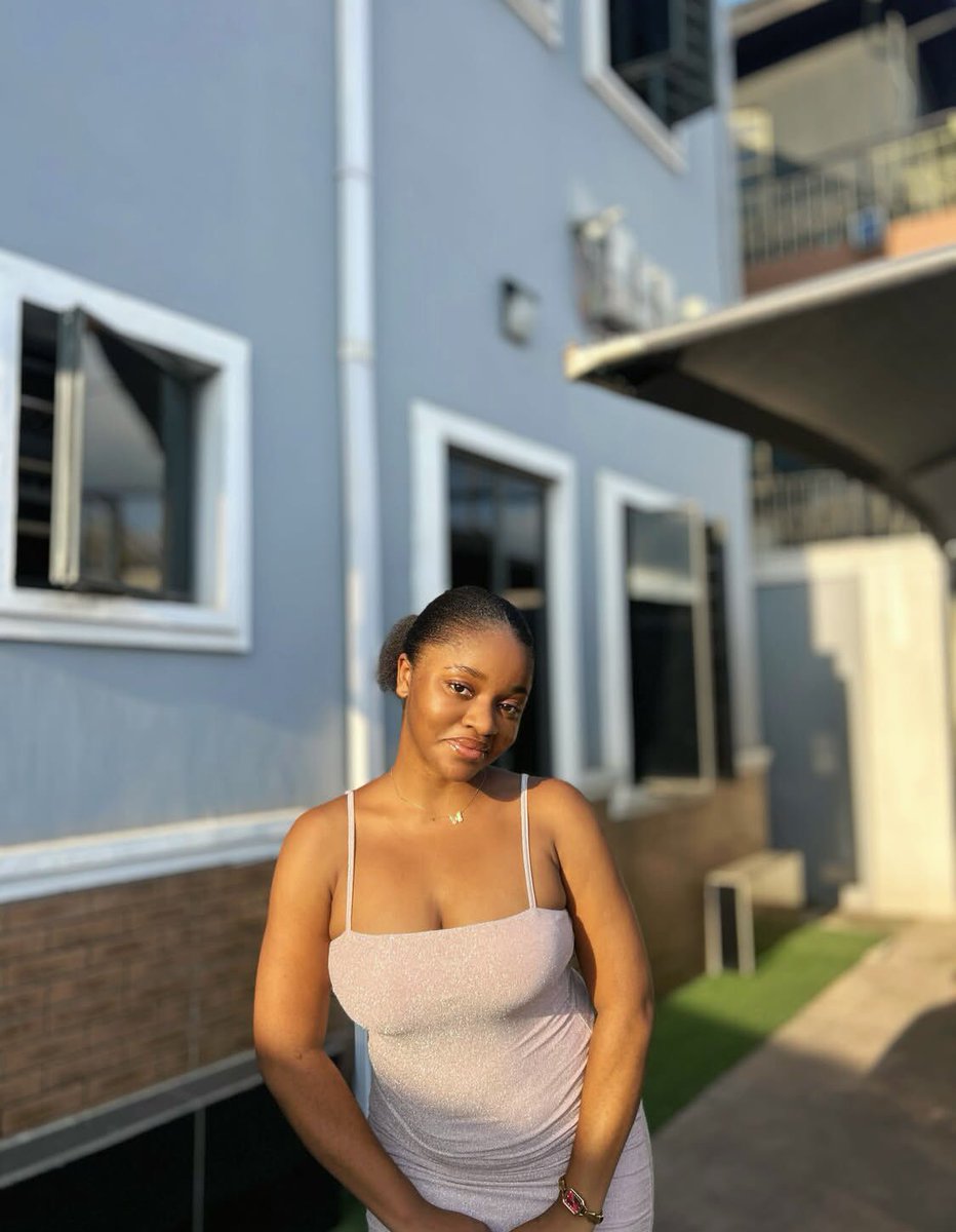Oluwaseguneli48's tweet photo. 😊🌸 https://t.co/FsNFuFMPSn