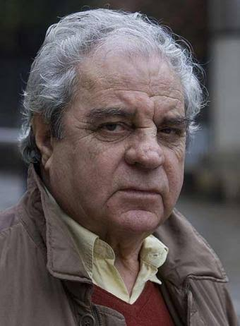 samsastru's tweet photo. CALLARÁN LOS BOBOS TAMBORES ERUDITOS
"¡Maldición, estamos rodeados! Así es imposible leer, hay que saber demasiadas cosas, hay que amueblar la mente de bidets teóricos, hay que ser experto en demasiadas chorradas..." 
v: https://t.co/A2Lg4lbVj6 https://t.co/wMG1QtNI2o
