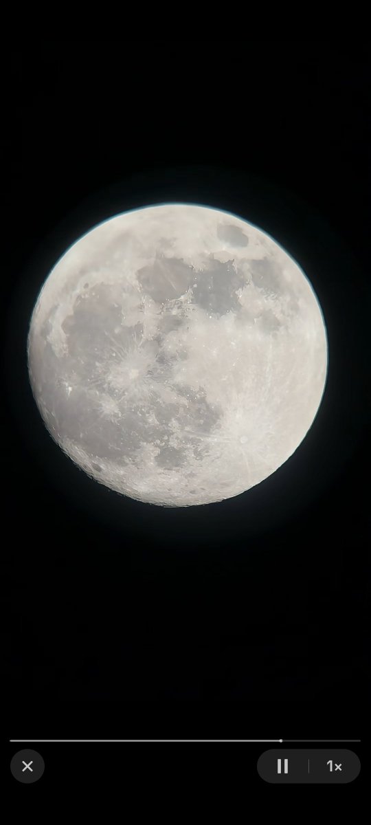 YanethGHades's tweet photo. 1) así veo yo la Luna desde mi celular.
2) así la ve mi mujer desde el suyo
3) así se ve desde un telescopio pro...
#MoonLover https://t.co/Qn9R7amqyR