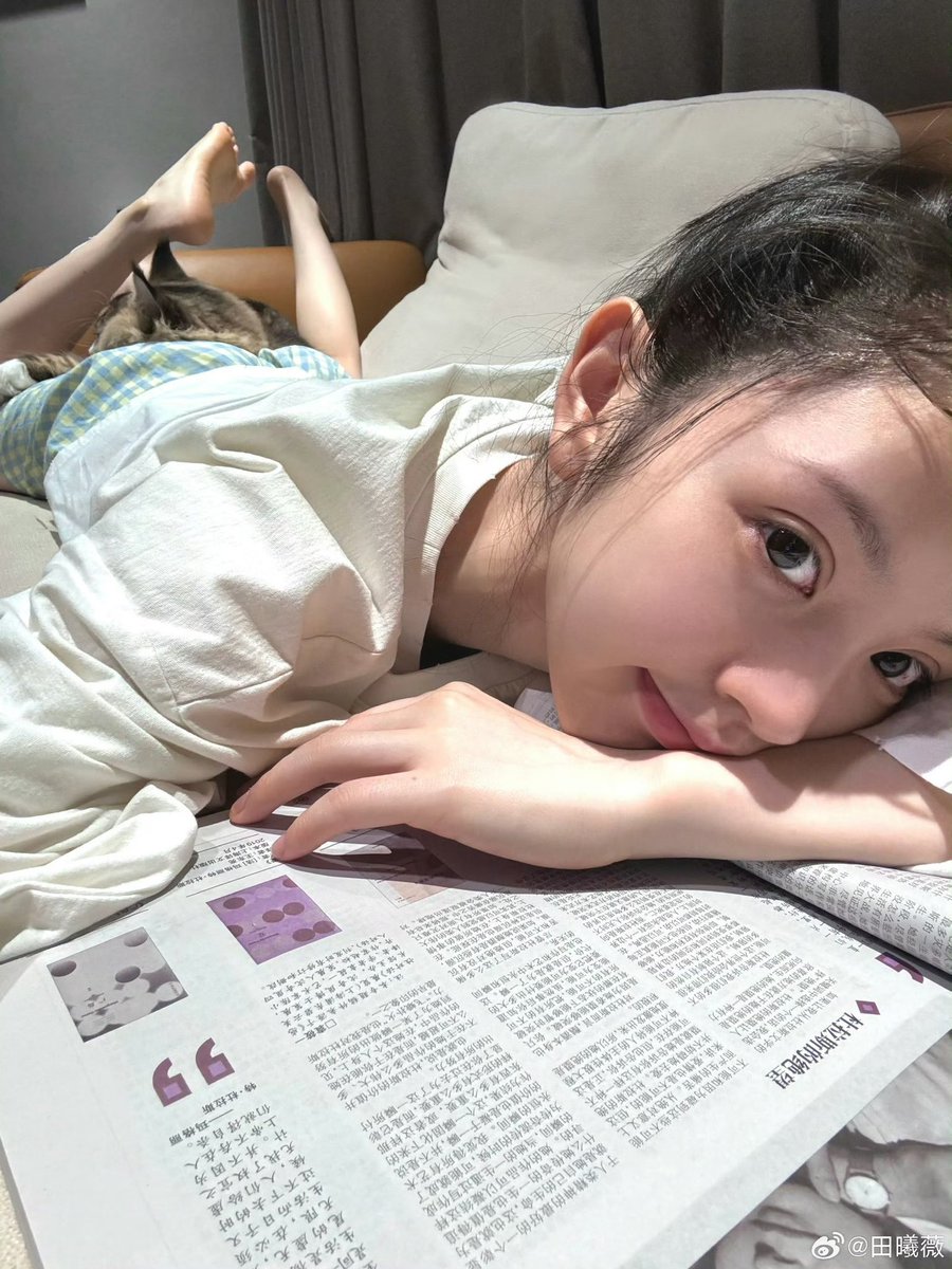 xojoyaw_'s tweet photo. ไม่แปกใจที่ติด hs บ่อยๆ หน้าสดแป๋วแบบโนเมคอัพสวยมากกก ถ่ายกับกล้องสดคือผิวหน้าดีชัดมาก น้องเถียนดูแลผิวยังไงอ่า บับตื่นมาก็เฟรชยั่งงี้เลย อิจอะ🥹🐱👈🏻 https://t.co/RU7gpa2L3l