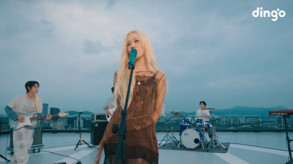 winteraphy's tweet photo. Several screenshots cuz she's so gorgeous.. my singer 🥹🥹

여름의속도 신곡발매
#윈터_여름의속도
#WINTER_SpeedOfSummer https://t.co/DIhVyh7qZ8