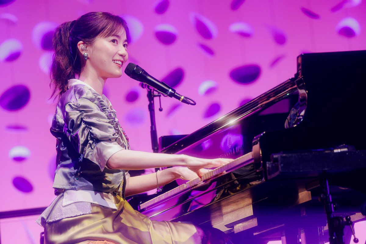 oricon's tweet photo. 生田絵梨花、ドラム初挑戦🥁
新たな一面見せる！
⠀
全国ツアー初日公演開催🎵
「『I.K.T』～I Know Tomorrow～」
⠀
「ネコになってみました～」
キュートな猫耳姿も披露🐱
https://t.co/h6ZmhlYKUJ https://t.co/nDGpHM0wiO