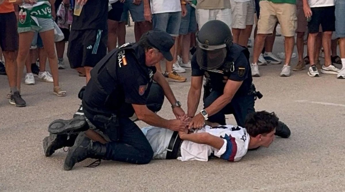 albertnadal_'s tweet photo. 🔵🔴 El Barça assumirà la defensa del menor d'edat agredit per la policia a Elx

Bravo per la gestió del club en aquest cas que mai més s’hauria de repetir

https://t.co/DZsPVwYhqP https://t.co/4rIlgZWEst