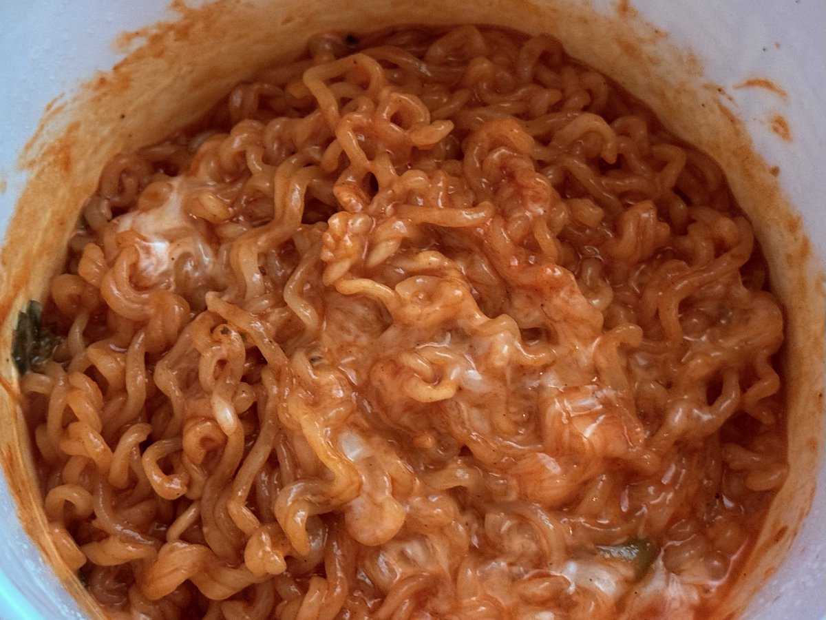 mymf_on's tweet photo. #푸딩이밥 
콕콕콕 참깨…어쩌구볶이에 치즈추가 🍽️ https://t.co/AuN2Al85kG