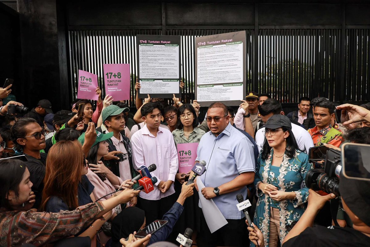 mesatu_'s tweet photo. Temukan apa persamaan demo 17+8 dan RUU Perampasan Aset?

Foto: ANTARA &amp; IG/andre_rosiade https://t.co/XQusM6SnyA