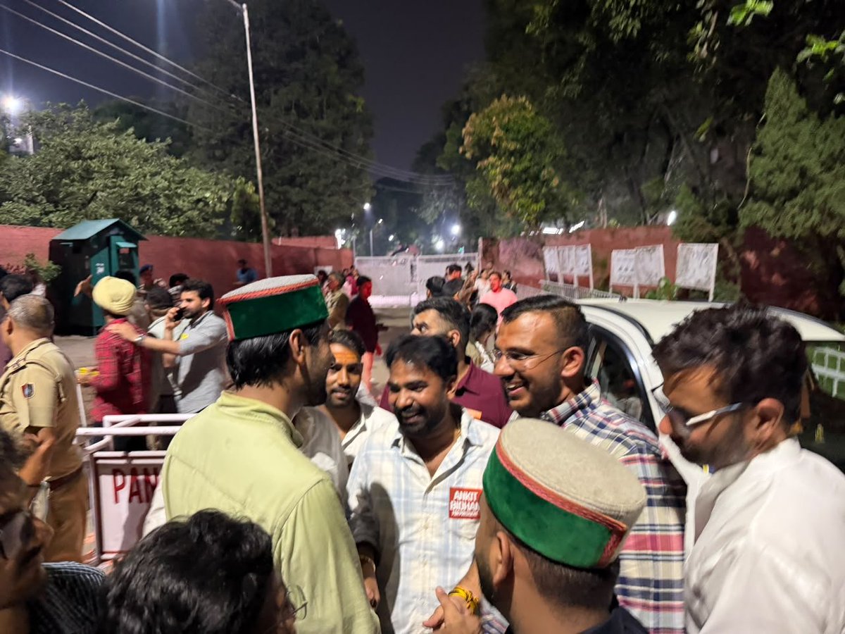 VAnoopdhanak1's tweet photo. 🔥 कैंपेनिंग में जोश, जीत का विश्वास! 🚩

अक्षय दहिया जी, प्रदेश अध्यक्ष युवा मोर्चा के साथ
ANKIT BIDHAN — BALLOT NO. 2 🗳️

वोट भी 2️⃣ नंबर पर,
जीत भी ANKIT BIDHAN की! 🔥🚩 https://t.co/9zq5oxnAn6
