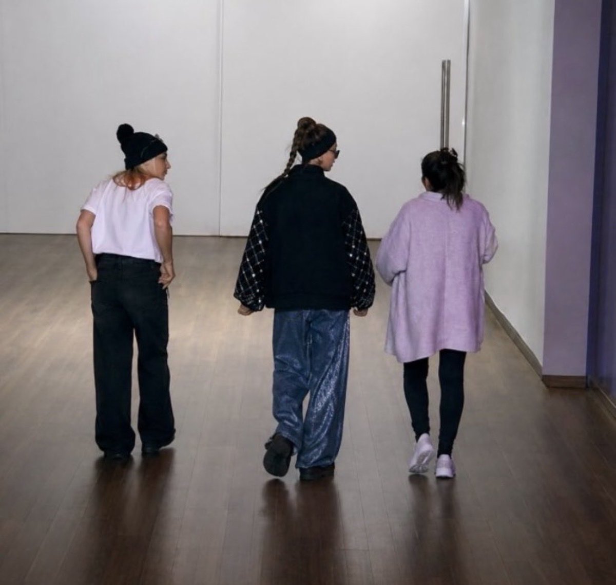 zilliFandomAR's tweet photo. POR ESTA FINAL 💜🔥

Zilli, Sol y Pincoya juntas hasta el final. 👑✨
¡Vamos por esa final que queremos! 💪💜

JU GAN DO
JU GAN DO
JU GAN DO 🔥

#Zilli #Sol #Pincoya #LaFinal https://t.co/orNrnyD0rq