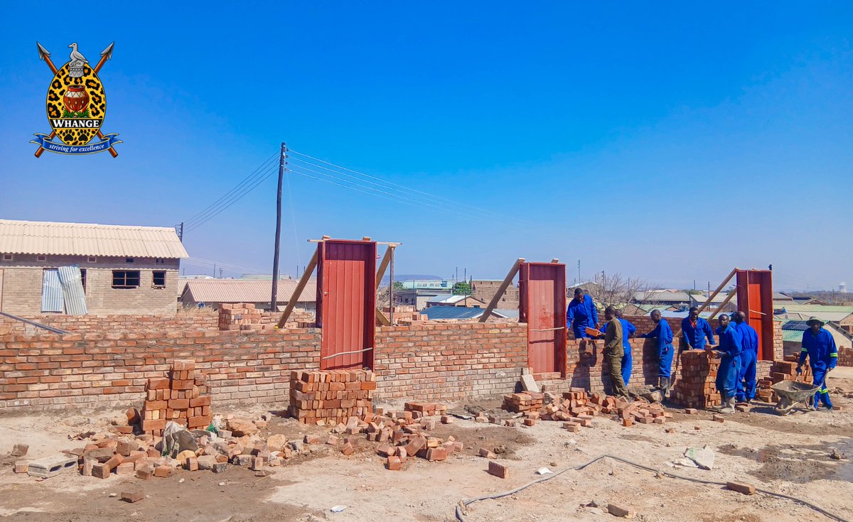 hwangetown's tweet photo. Brickwork has begun on the construction of a new school at Dynamic  Village by the Hwange Local Board, marking another step towards  improving access to education in the community. @HwangeResidents @MoPSEZim @molokele @MoLGPWZim @UcazOfficial @Vostile1 @moyanajnr @LyejaFM https://t.co/klSg394KMR