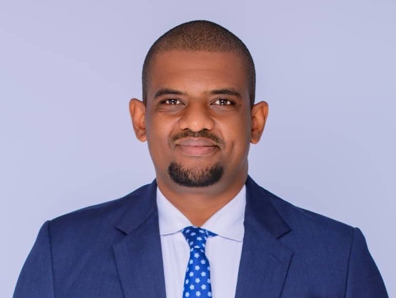 ayubu_madenge's tweet photo. Alisoma Kigurunyembe Sec kisha akaenda Merton College UK na degree akasoma International Relations chuo cha Lincoln UK. Akafanyakazi TIGO na GSM kisha akawa Mkuu wa Wilaya. 2020 akawa Mbunge na akapanda hata kuwa Waziri. Deogratius Ndejembi mwenye miaka 43 ni makamu wa Rais ajaye https://t.co/h5SaaXY0AR