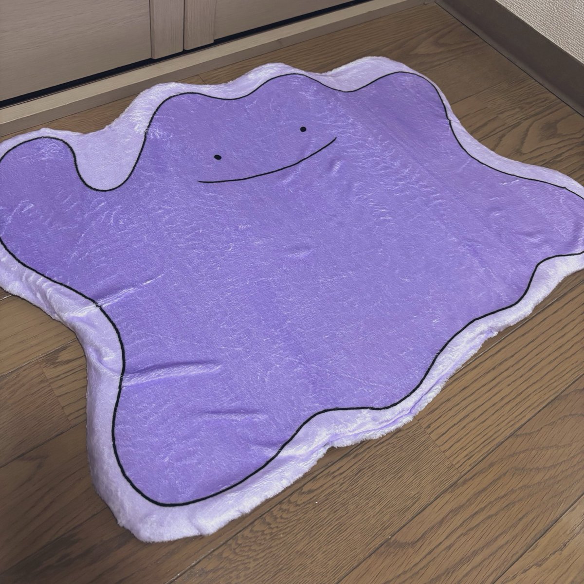 zes___'s tweet photo. ポケセンのメタモンとゲーセンのメタモン https://t.co/KZW68iY9BI