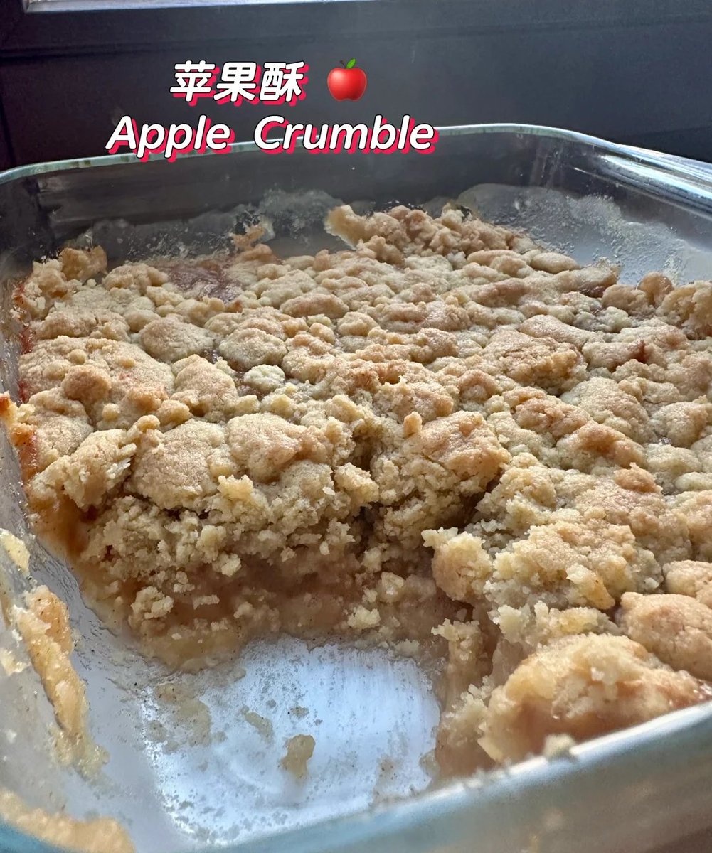 Ditawhy3's tweet photo. Just pulled my warm, cinnamon-sugar apple crumble from the oven—crispy top, juicy filling, and that cozy fall scent filling the whole apartment!  #BakingJoy #HomeBake， https://t.co/wCoU7xG1jb