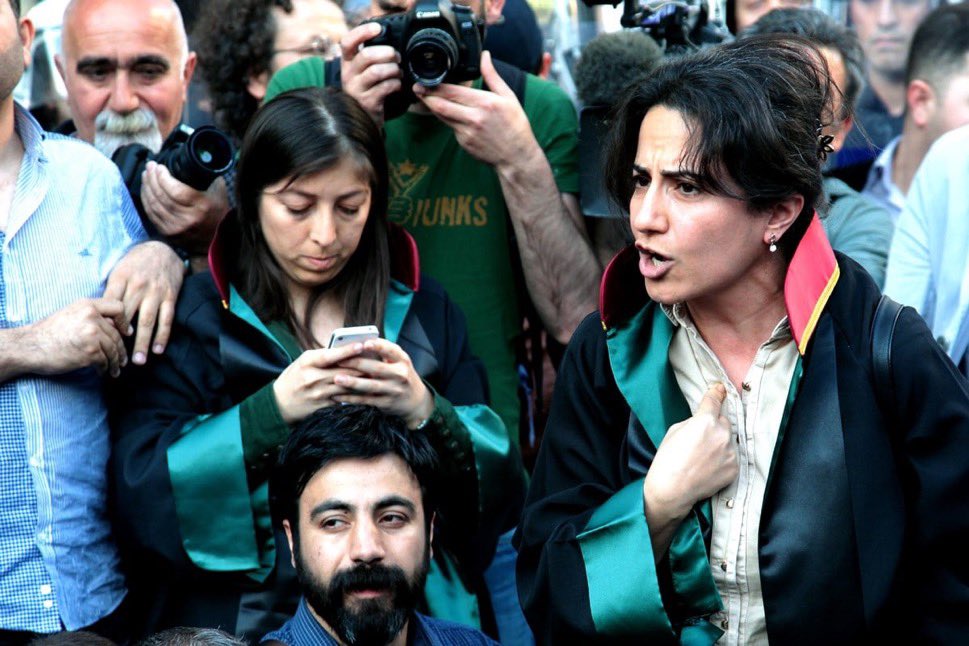 ToplumsalMht130's tweet photo. "Tarihte bir tek ak sayfaya sığar ömrümüz." 

Adil yargılanma hakkı talebiyle sürdürdüğü direnişin 238. gününde hayatını kaybeden Av. Ebru Timtik’i, ölümünün 6. yıl dönümünde saygıyla anıyoruz.