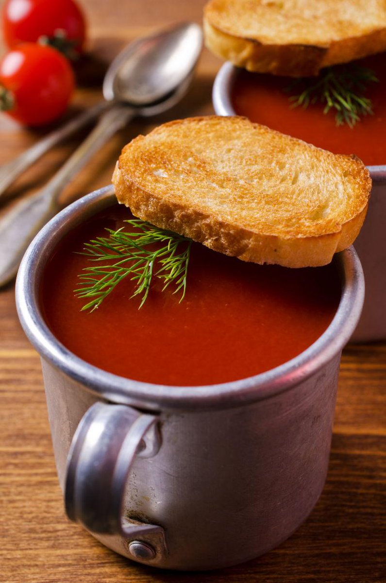 Dwiifan6's tweet photo. Homemade creamy tomato soup with crispy croutons —cozy, quick, and ready in 30 mins! Perfect for rainy days. https://t.co/N9NDguF8Ly