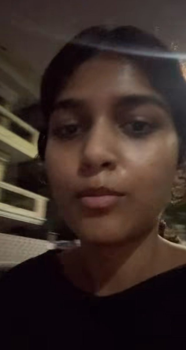 MdKarimDidar's tweet photo. ये लड़की छोटी-मोटी YouTuber है। 
2 दिन पहले रात में जिम से घर लौटते समय इसके साथ एक अजीब घटना हो गई।

जिम से घर सिर्फ करीब 2 किलोमीटर दूर था। 
लड़की अकेले पैदल जा रही थी और साथ में अपना वीडियो भी बना रही थी।

तभी एक गाड़ी आकर उसके पास रुकने लगी। 
लड़की को पहले लगा शायद कोई रास्ता पूछने वाला होगा।

लेकिन गाड़ी में 2-3 लोग बैठे थे और शीशे भी काले थे।
कुछ देर तक गाड़ी लड़की के आगे-पीछे चलती रही।

इसके बाद लड़की घबरा गई और उसे लगा कि मामला कुछ ठीक नहीं है।

उसने वीडियो में कहा कि अगर रात के 7 बजे भी लड़की सड़क पर सुरक्षित महसूस नहीं कर सकती तो ये चिंता की बात है।

भाई, किसी लड़की को डराकर सड़क पर चलने पर मजबूर करना कोई मजाक नहीं है।

रात हो या दिन, हर लड़की को बिना डर के अपने घर पहुंचने का हक है।