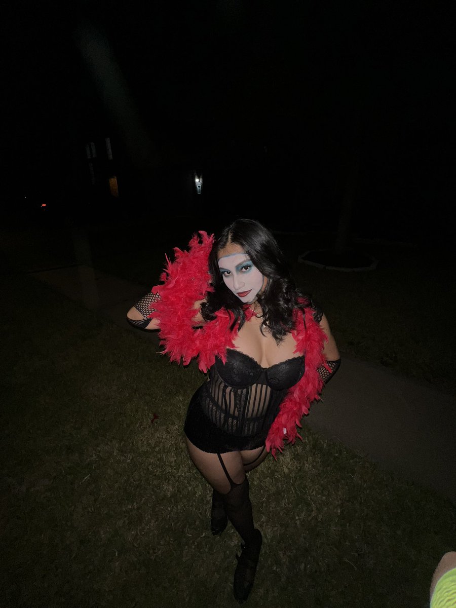 vmxlra's tweet photo. thinking of last years Halloween costume in memory of the late Tim curry 💔 #rockyhorror https://t.co/oFSU6gAnoK