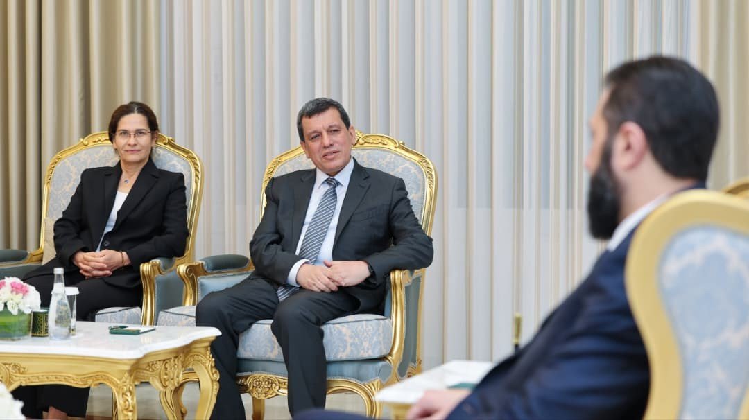 KarakocSrdr's tweet photo. Demokratik Suriye Güçleri Genel Komutanı Mazlum Abdi, DSG’nin “bağımsız bir askeri güç” olarak varlığına son verildiğini  açıklamasından sonrda Mazlum Abdi ve İlham Ahmed başta olmak üzere SDG üst kadrosu için yeni kimlik ve pasaport işlemleri de başlatıldı https://t.co/9XGO0cA00W