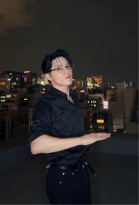 Kkorepo's tweet photo. #ジュンス、夜景を背にキレキレダンスパフォーマンス！…「#ATEEZ」の「BAD」チャレンジ公開（動画あり）
🔗https://t.co/C2rrncaeba https://t.co/OZbyH8bcFR