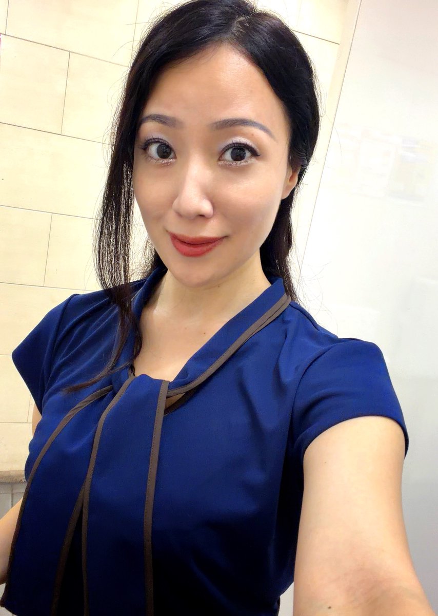 rubia8741's tweet photo. 定期でオフィスの清掃・整理収納が始まり、作業中はユニフォームですが、社内に入るまではそれらしい服装が相応しいのでナラカミーチェの出番👚♡

お家作業のお客様にも、オフィスの整理収納もやってますって話したら、今度お願いしたいと言われたので嬉しい✨

#家事代行 #オフィス #整理収納 https://t.co/wW6vurhib3