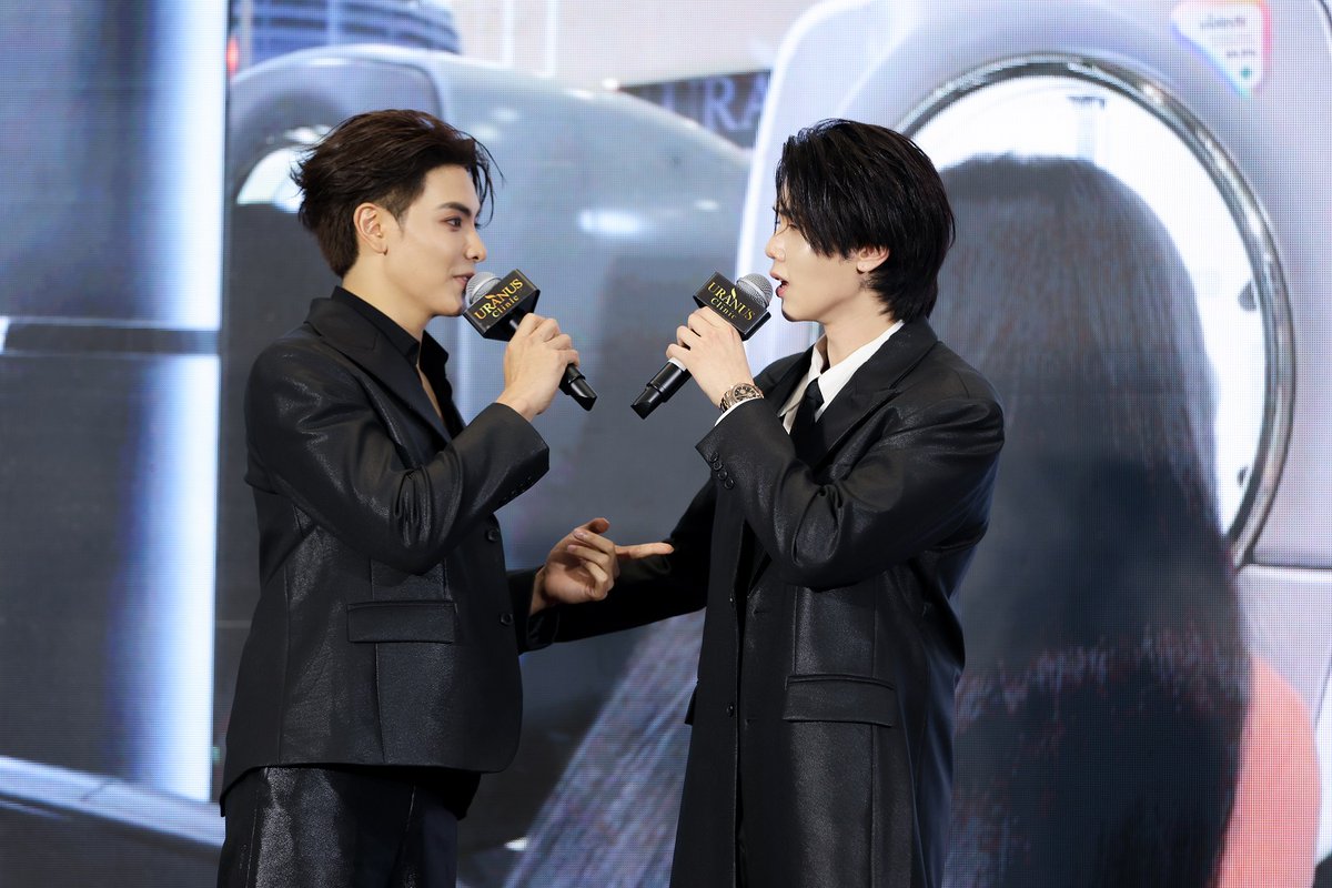 around_ent's tweet photo. ตัวแม่แท็กทีมตัวท็อป “เอมมี่ มรกต” ควงคู่ฮอต “จุง-ดัง” เปิดตัวปังพรีเซ็นเตอร์ฉลอง 7 ปี “Uranus Clinic” ในงาน “Grand Opening with New Presenter Uranus Clinic”

JOONGDUNK URANUS UNIQUE 
#UranusClinicxJoongDunk 
#จุงดัง #JoongDunk #จุงอาเชน #dunknatachai

อ่านข่าวเพิ่มเติม
📍https://t.co/wZaKGvcn6E

ติดตามรายละเอียดการให้บริการเพิ่มเติมได้ที่ Official Fanpage https://t.co/jvvqpxg59n