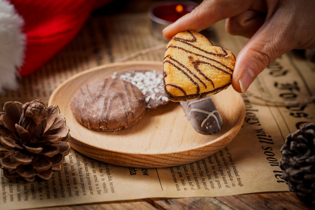 MelodyKynavtlr's tweet photo. Galletas crujientes con chispas de chocolate! Me encanta compartir snacks ricos con mis compaeros, nunca faltan risas y sabores deliciosos. #CompartirSnacks https://t.co/86rQ1cGfFv
