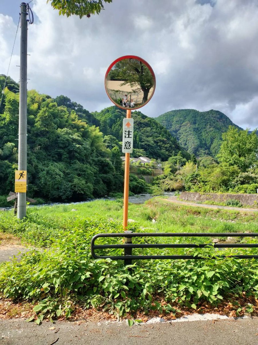 Chorocanfora's tweet photo. 合宿の2日目にはグループに分かれてのフォトコンテストを開催しました📸
各部門の1位をこのポストに掲載します！

🏞エモ風景部門
💃少人数でチームワーク部門
👫大人数でチームワーク部門 https://t.co/9Ft4DCfNOL
